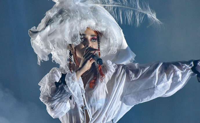18 Amazing Photos of FKA twigs Live at the Riviera [GALLERY] 2
