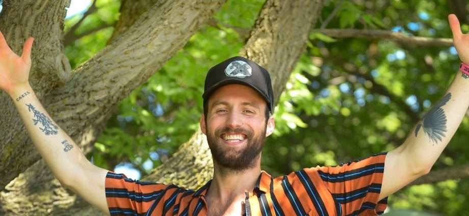 Catching Up With Ruston Kelly At Lollapalooza [INTERVIEW] 1