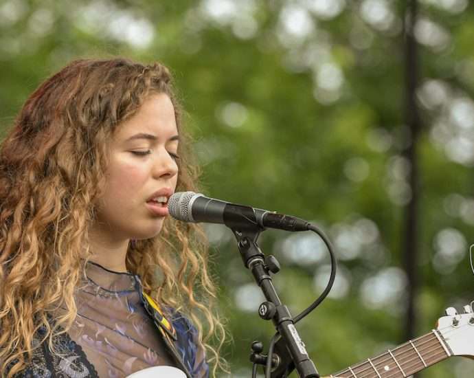 Nilufer Yanya Live at Pitchfork [GALLERY] 2