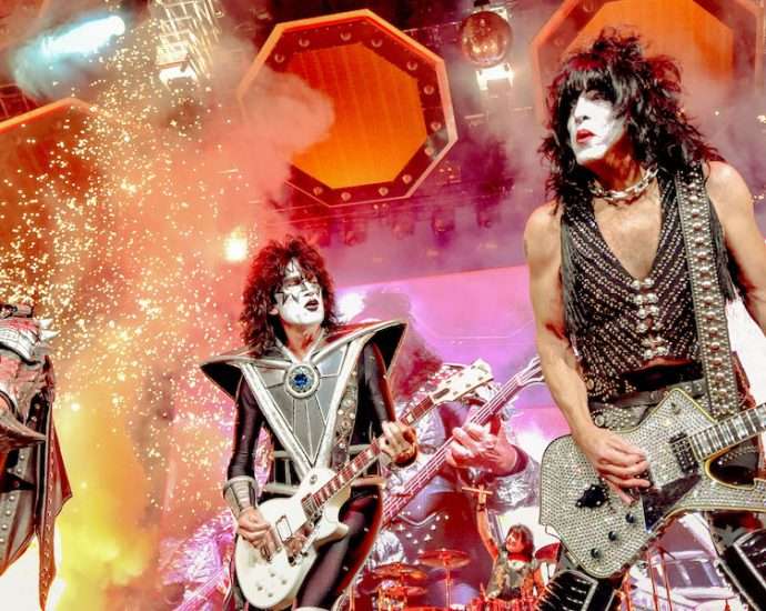 KISS Concert Exceeds All Expectations In Final Chicago Performance [REVIEW] 4