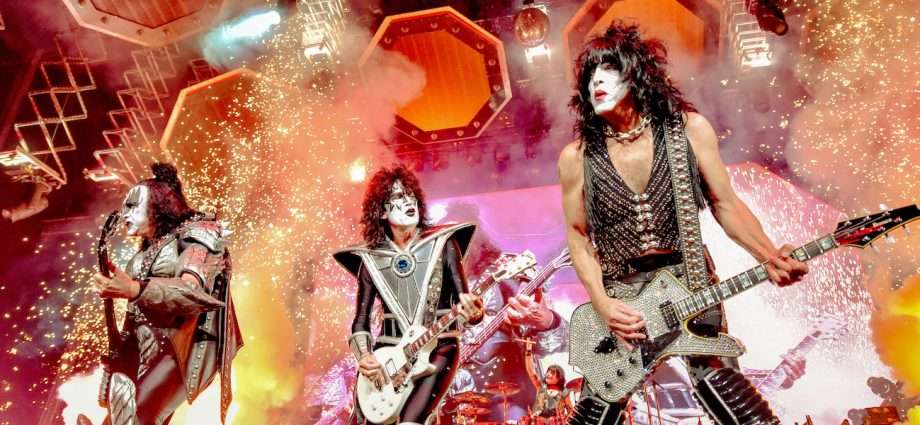 KISS Concert Exceeds All Expectations In Final Chicago Performance [REVIEW] 1