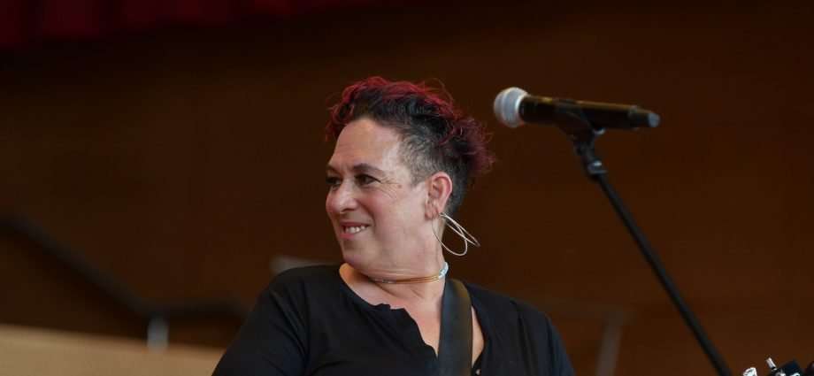Joanna Connor Live At Chicago Blues Fest