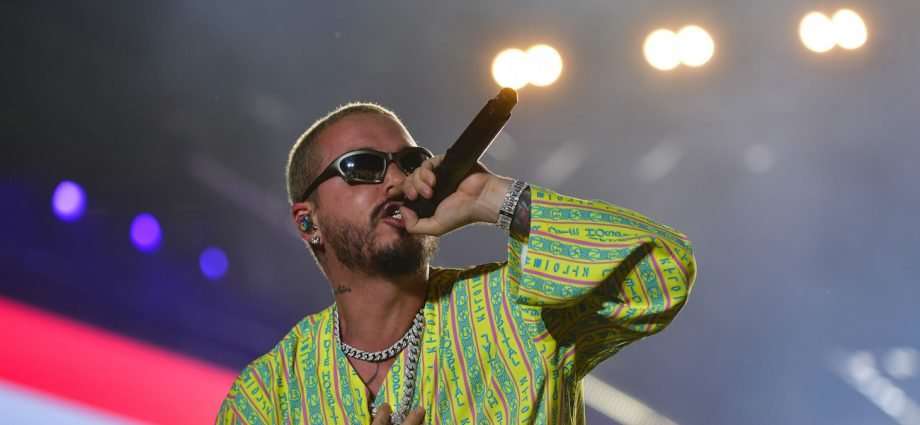 J Balvin Live At Sueños Music Festival [GALLERY] 1