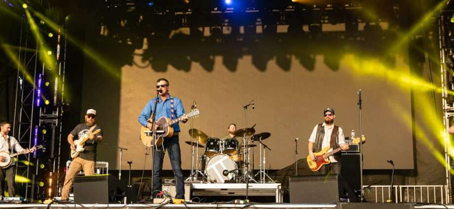 Turnpike Troubadours Live at Windy City Smokeout