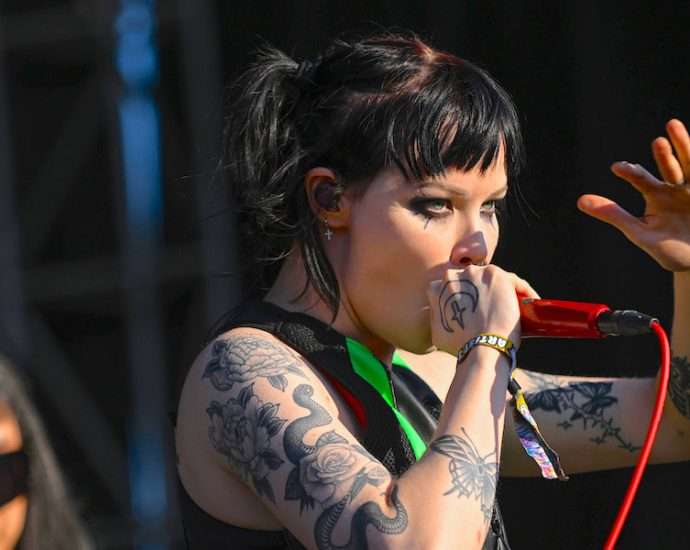 Alice Glass Live at Riot Fest [GALLERY] 3