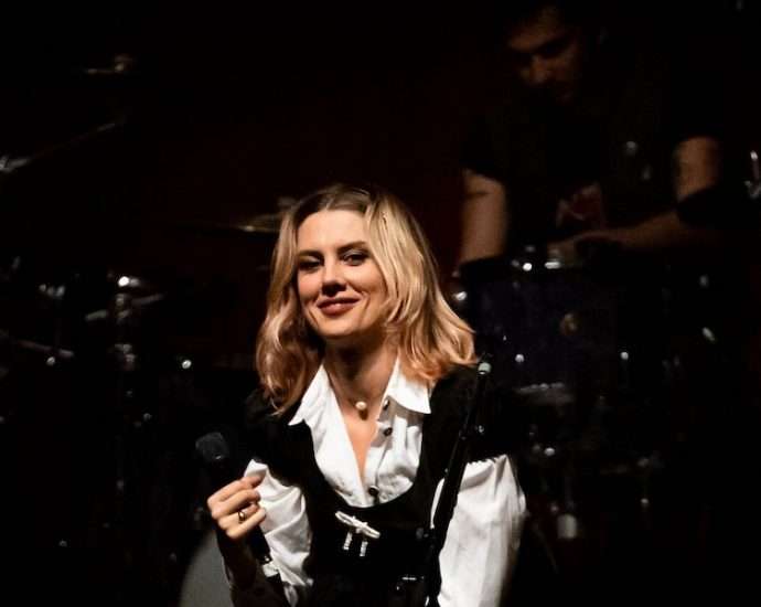 Wolf Alice Live at the Vic Theatre [GALLERY] 3
