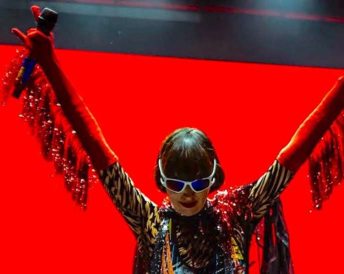 The Yeah Yeah Yeahs Electrify the Stage at Huntington Bank Pavilion 2
