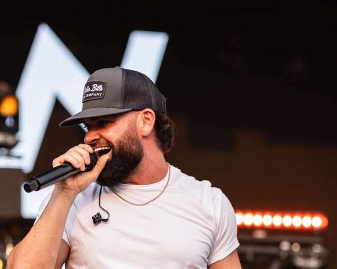 Dylan Scott Live at Windy City Smokeout [GALLERY] 1