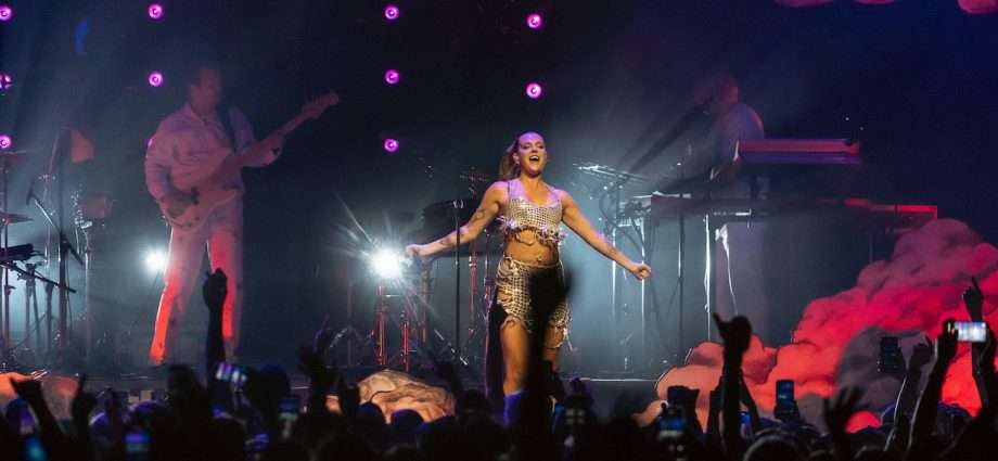 Tove Lo Shines Bright At Salt Shed [REVIEW]