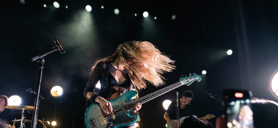 Blu DeTiger live at Lincoln Hall Chicago. Photo By Scott Teresi for Chicago Music Guide