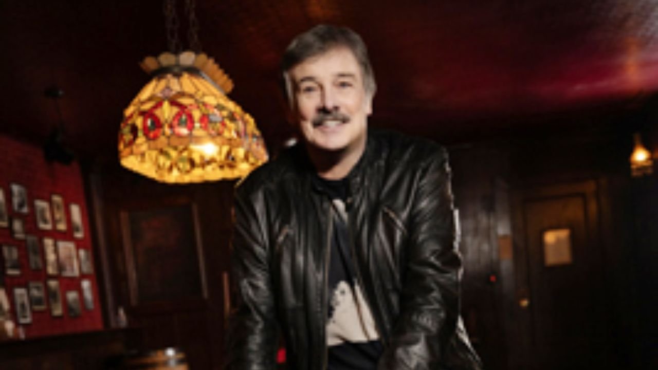 Burton Cummings Dazzles at North Shore Center with Powerful Vocal Delivery and Rock Nostalgia