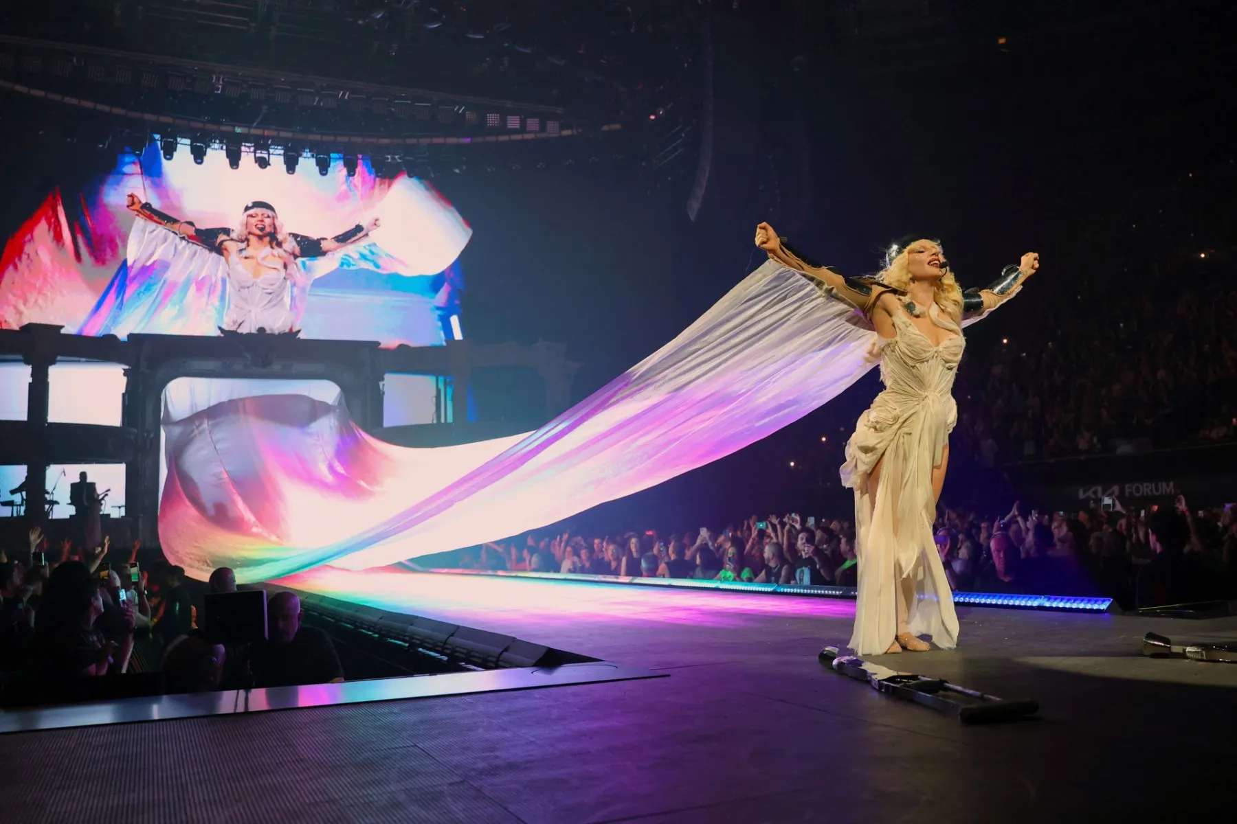 Lady Gaga Gets Emotional at Madison Square Garden After Fiancé’s Pre-Show Message