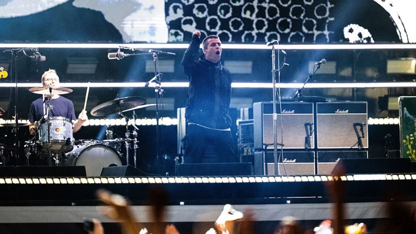 ‘Wonderwall’ Live Again Oasis Thrills 60,000 at Soldier Field Reunion Show