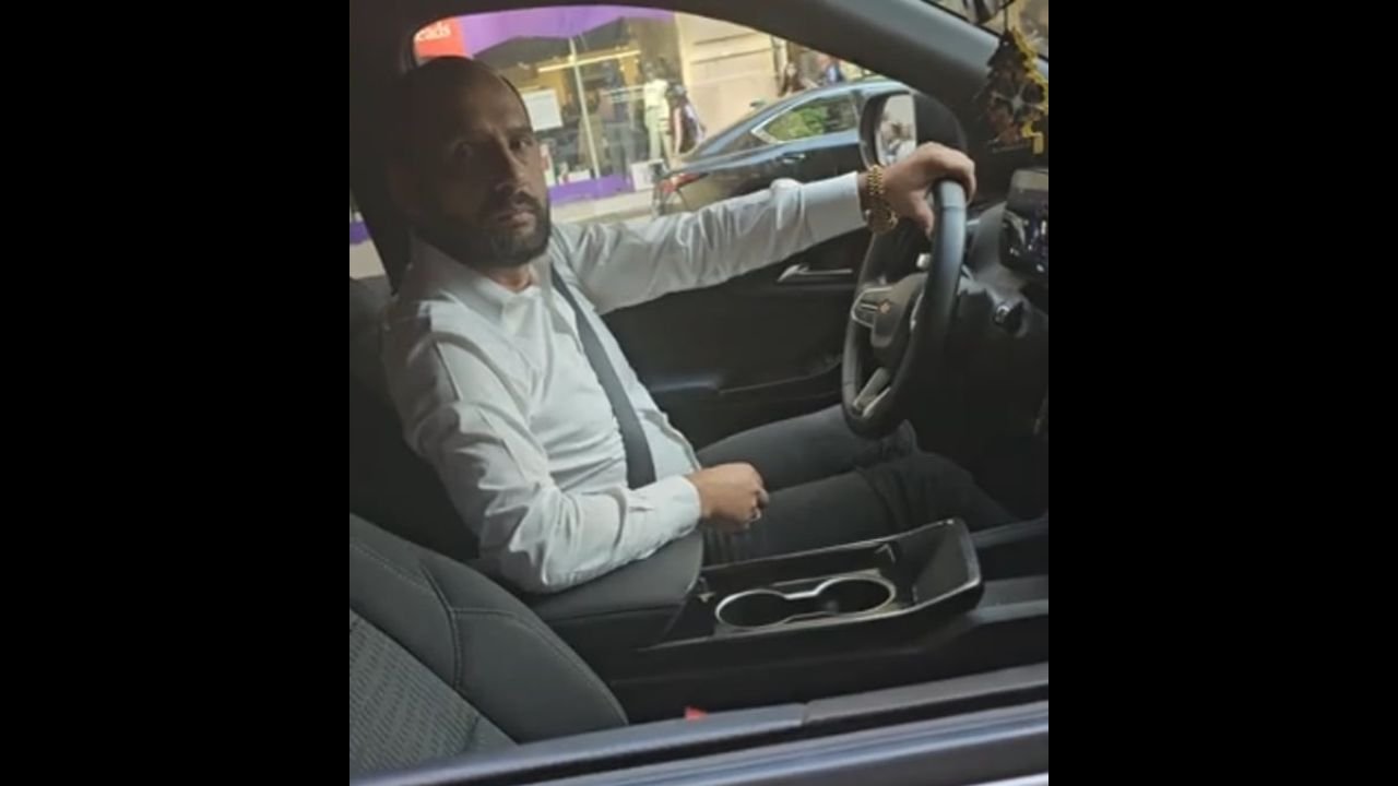 Caught on Camera: New York Scammer Pushes Fake Gold Rings in Broad Daylight