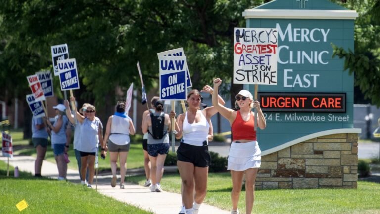 Mercyhealth Workers Remain on Strike After Two Months Without a Contract