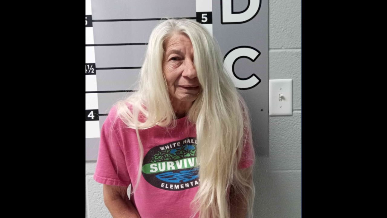 Kentucky Paraeducator Arrested After Video Shows Her Pulling Unclothed Child by Hair Inside Elementary School Gym