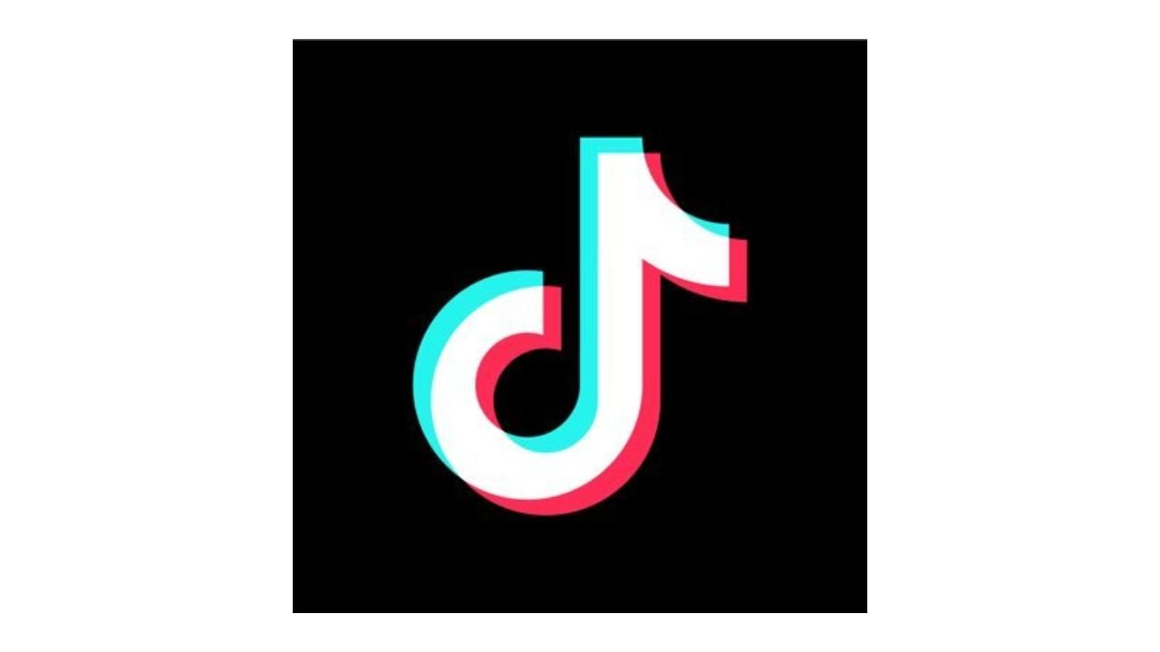 Wisconsin Parents Flood Police Lines After Students’ AI Dorm Prank Goes Viral on TikTok