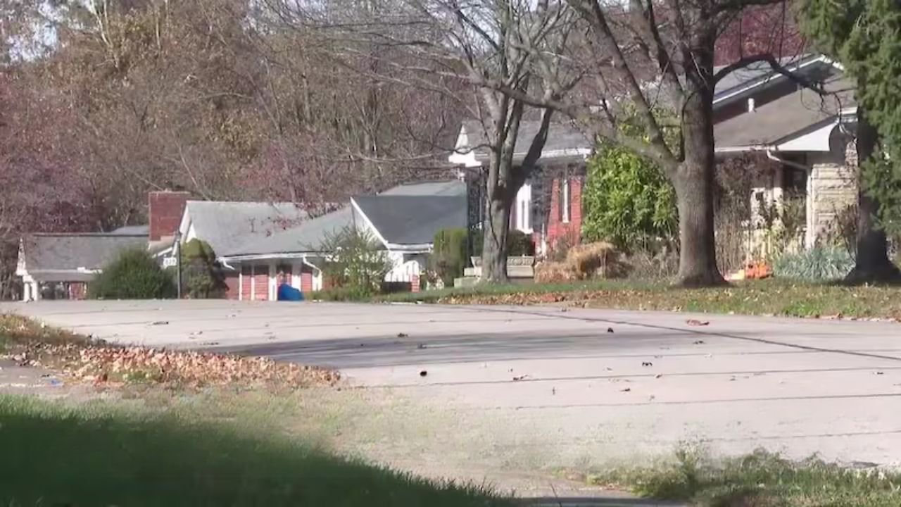 Kentucky Man Arrested After Setting Fire and Swinging Sword at Police During Standoff in Paris Home