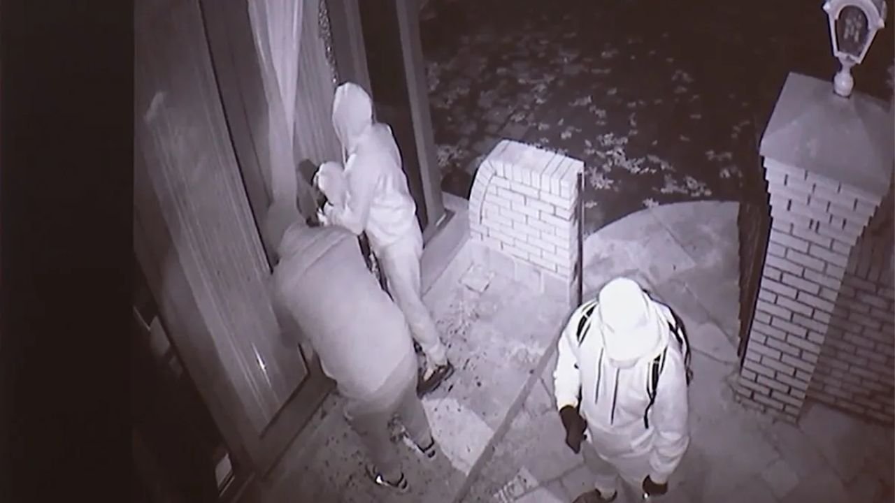 Wisconsin Police Warn of Organized Burglary Pattern as Masked Thieves Target Homes in High-End Neighborhoods