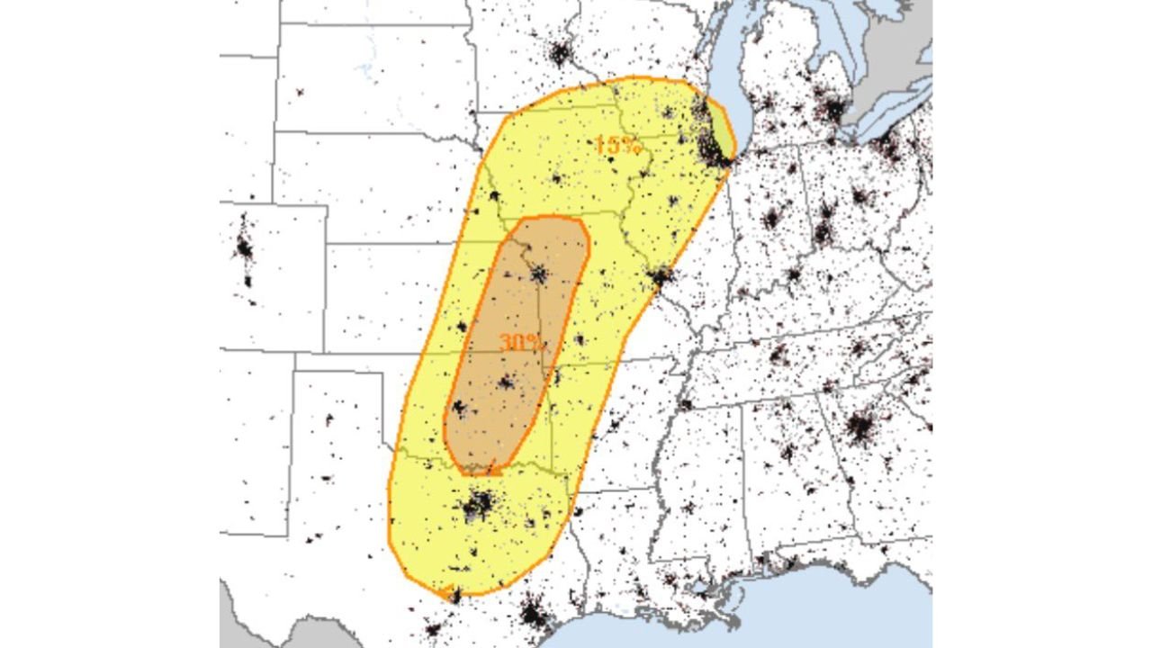 30% Severe Weather Corridor from Oklahoma to Iowa Faces Growing Model Uncertainty — Chicago Area Remains on Edge as GFS and Euro Diverge