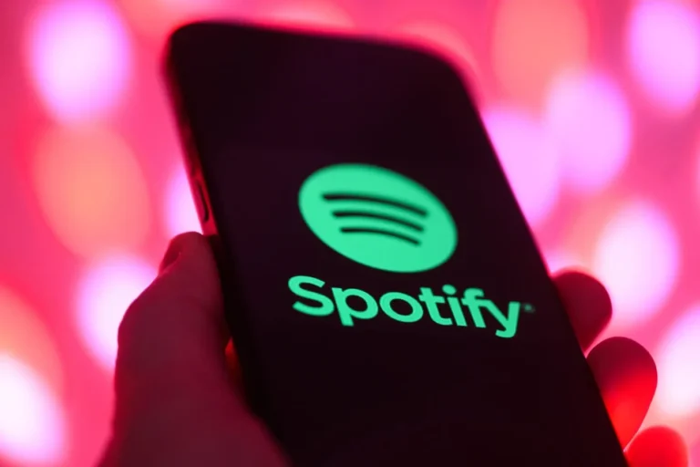 Spotify and major music label earnings results highlighted on a chart with streaming growth figures