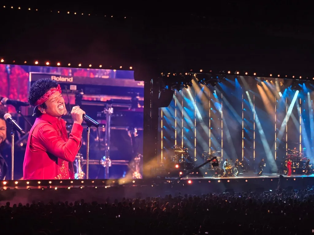Bruno Mars Brings a Retro Feel-Good Soldier Field Concert to Chicago With Singing and Dance Moves Front and Center