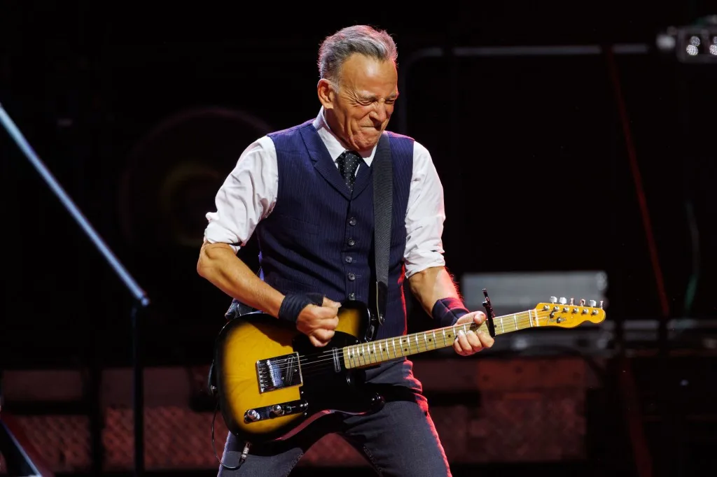 Bruce Springsteen’s Hope and Dreams Tour Brings a Pointed Message to Chicago Fans at a Sold-Out United Center