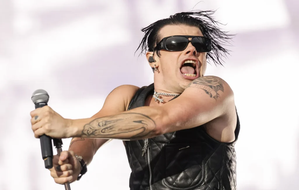 Yungblud Brings a Montana Couple Onstage at Billings Arena to Reveal Their Baby’s Gender, Turning a Crowd Moment Into a Surprise Fans Will Remember
