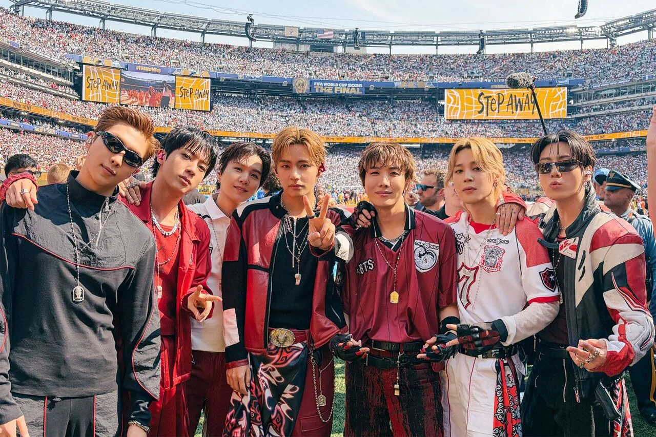 BTS concert announcement with Illinois state welcome and Soldier Field in Chicago