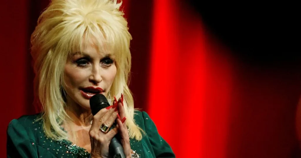 Dolly Parton’s 1989 Kings Dominion Concert Review Recalls a 10,000 Strong Crowd, Two Wardrobe Changes, and a Set That Turned the Virginia Park Into a Country Showcase