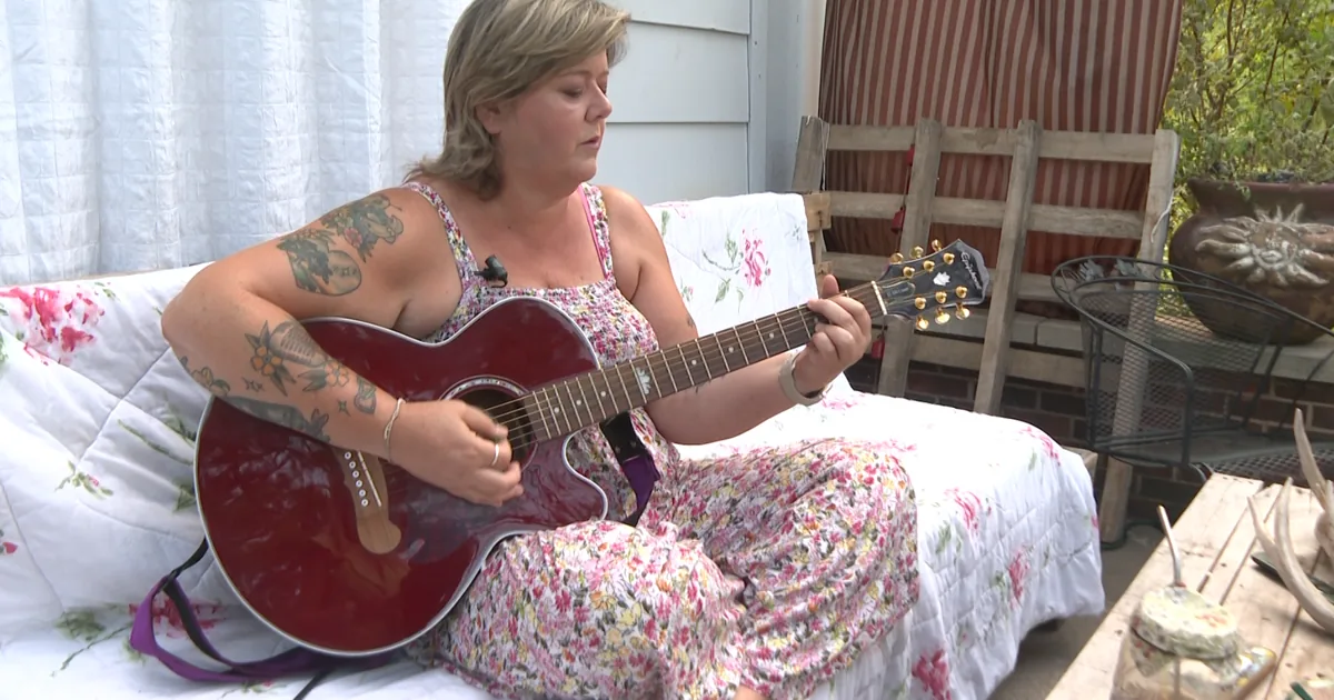 Country musician Meredith Shaw speaks about Dolly Parton’s influence on her career