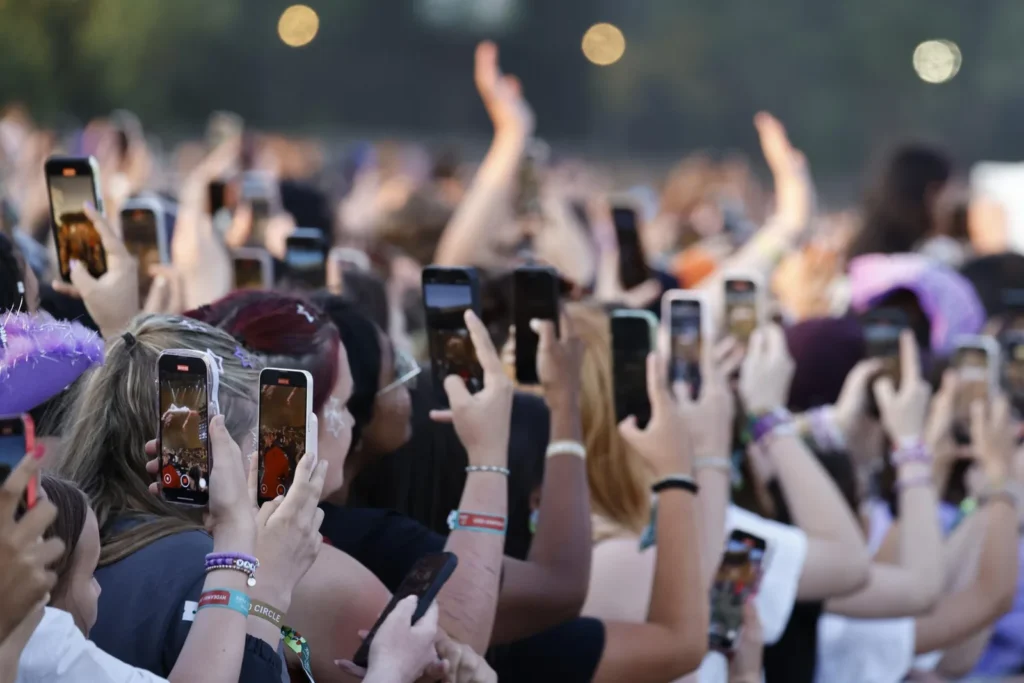 At Lollapalooza and Noah Kahan Shows, Concert Etiquette Gets a Fresh Rebuke as 2026 Tours From Ariana Grande, Olivia Rodrigo and Bad Bunny Fill Arenas