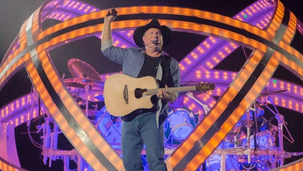 Garth Brooks Adds a Fourth Chicago Date to His Blame It All on My Roots Arena Tour, With Allstate Arena Hosting Four Nights After Overwhelming Demand