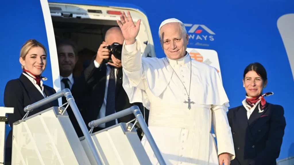 Pope Leo Cheers White Sox Playoff Berth and Says Great Things Happen in Chicago as Fans Celebrate the Team’s Return to October Baseball