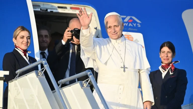 Pope Leo reacting to the Chicago White Sox clinching a playoff berth