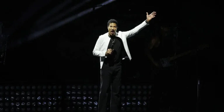 Lionel Richie performing onstage at The Muny before being hospitalized in St. Louis