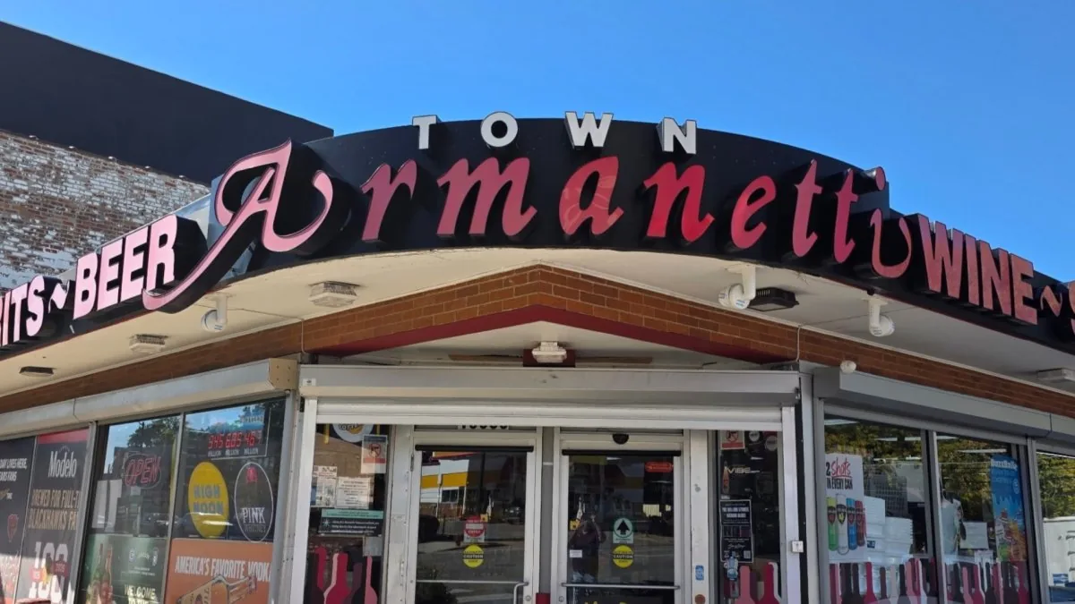 Armanetti Town Beverage Mart on South Western Avenue in Chicago's West Beverly neighborhood
